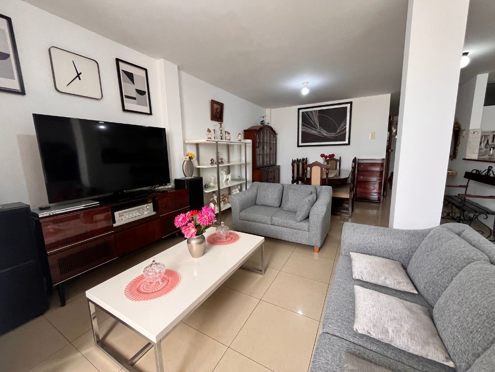 Gran Edificio en Venta en Urb. Los Cedros