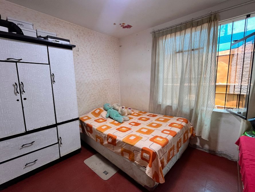 Venta de Amplia Casa en la Urb.El Bosque