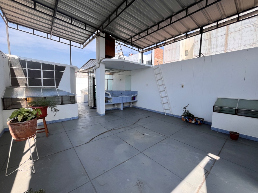 Casa en la Urb. San Isidro frente al parque