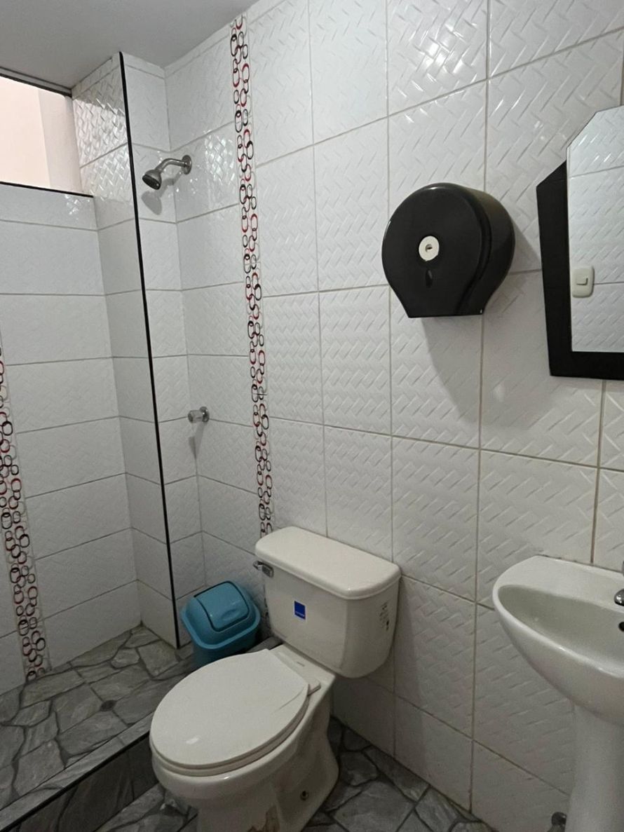 Alquiler Local Comercial en la Av. Metropolitana
