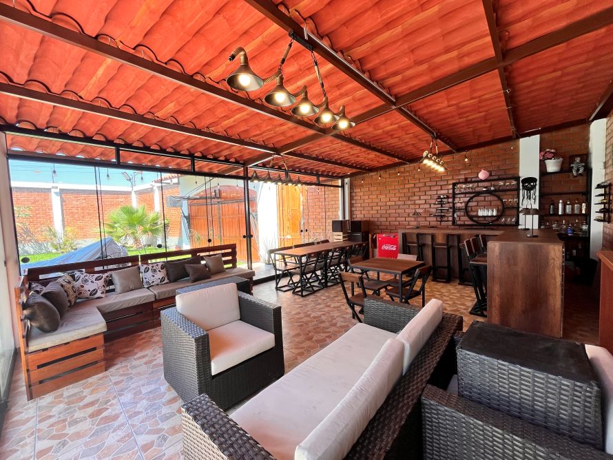 Moderna Casa en Venta en La Campiña de Moche