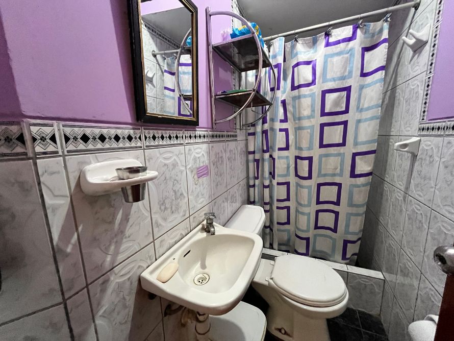 Venta de Amplia Casa en la Urb.El Bosque