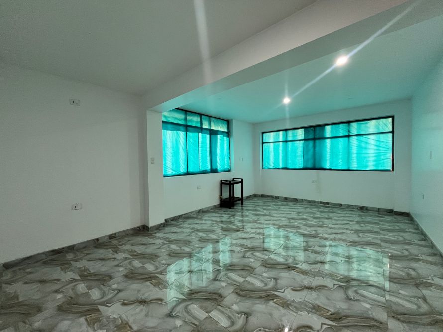 Alquiler de Local de Estreno en Primavera