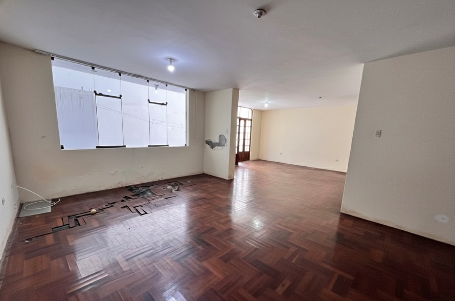 Local en la Urbanización la Arboleda