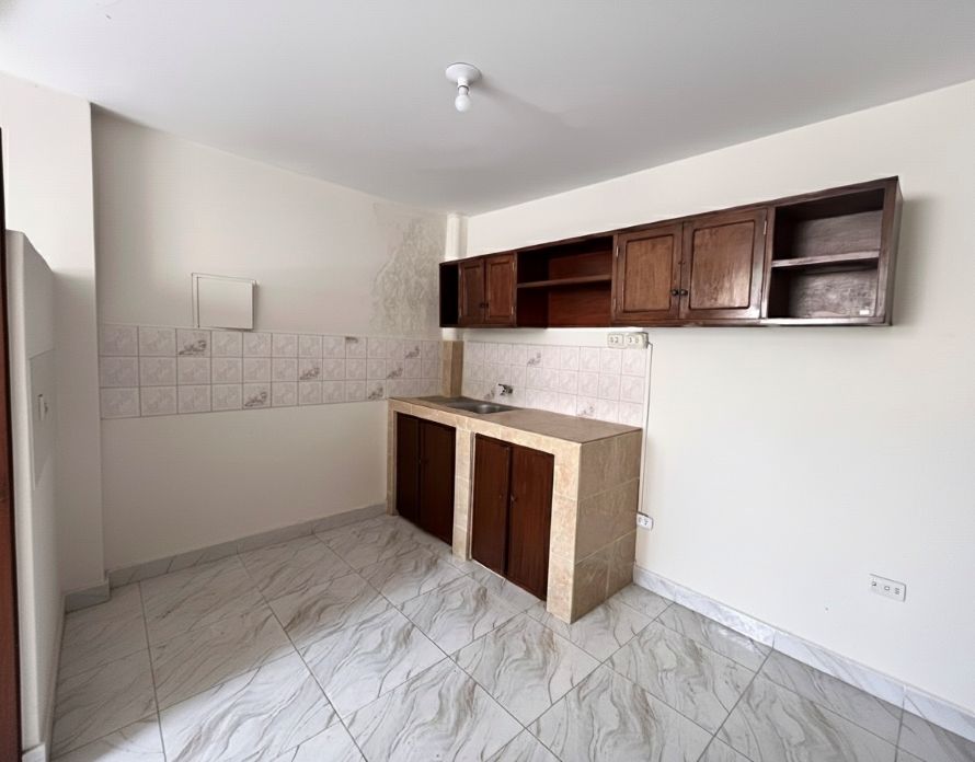 Local en la Urbanización Los Pinos