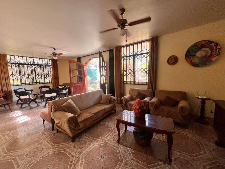 Alquiler de Casa Amplia en el Trópico - Huanchaco