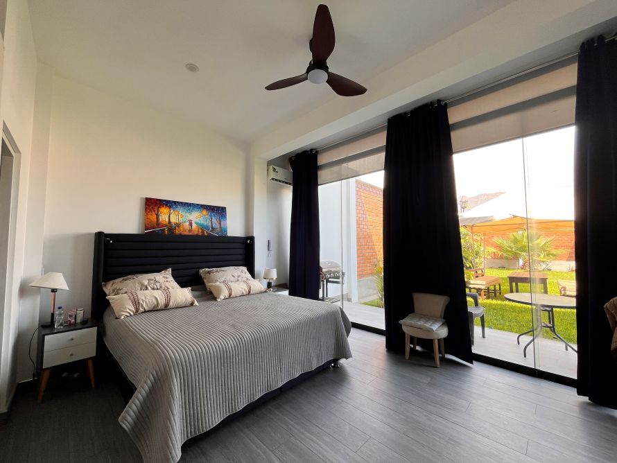 Moderna Casa en Venta en La Campiña de Moche