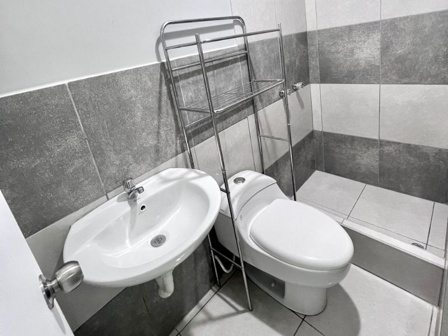 Alquiler de Amplio Local Tríplex en la Urb. California