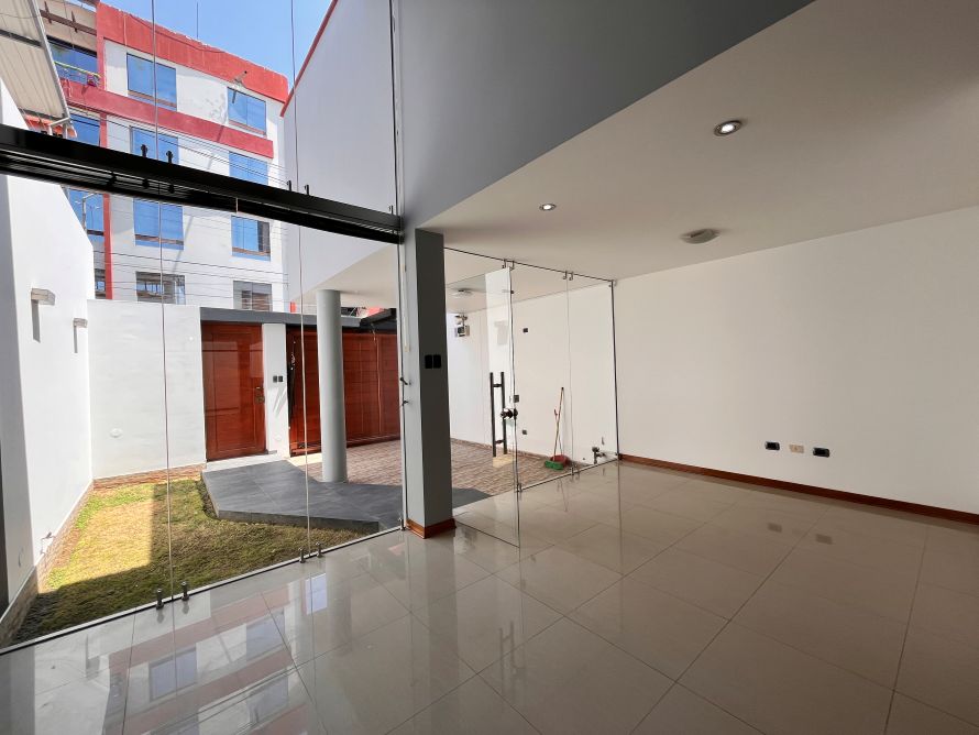 Casa Moderna en San Isidro