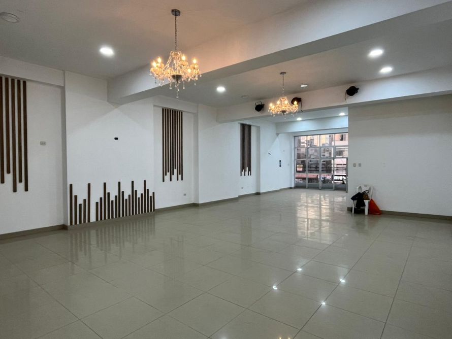 Alquiler Local Comercial en la Av. Metropolitana