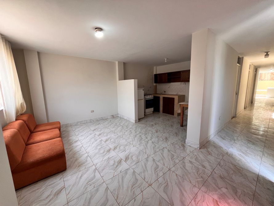 Local en la Urbanización Los Pinos